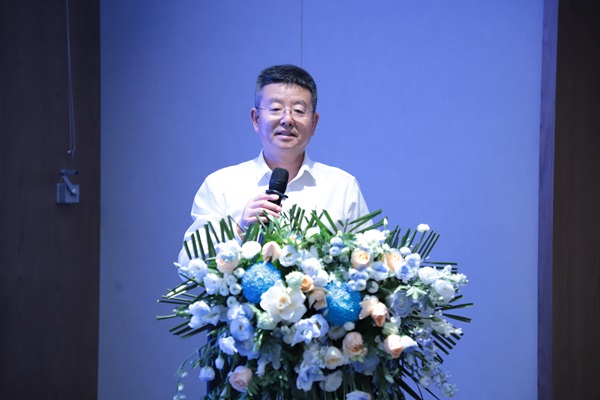杨.jpg
